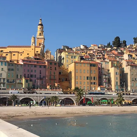 Des Terres Chaudes Proche Bord De *