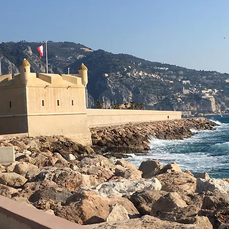 Des Terres Chaudes Proche Bord De * Menton