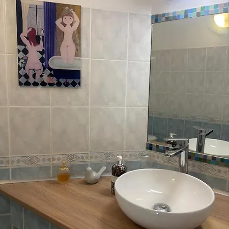 Des Terres Chaudes Proche Bord De Μεντόν