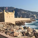 Des Terres Chaudes Proche Bord De * Menton