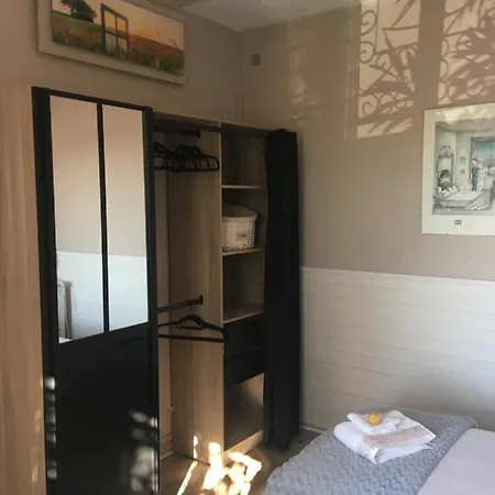 Des Terres Chaudes Proche Bord De Menton