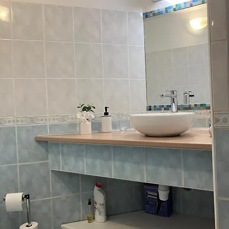 Des Terres Chaudes Proche Bord De *