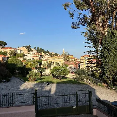 Des Terres Chaudes Proche Bord De Apartmán *