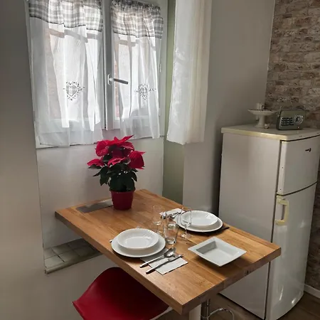 Des Terres Chaudes Proche Bord De Menton