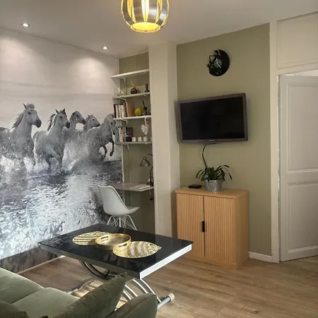 Des Terres Chaudes Proche Bord De Apartmán *