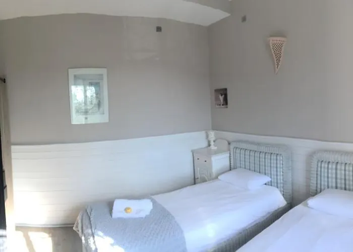 Des Terres Chaudes Proche Bord De * Ментона