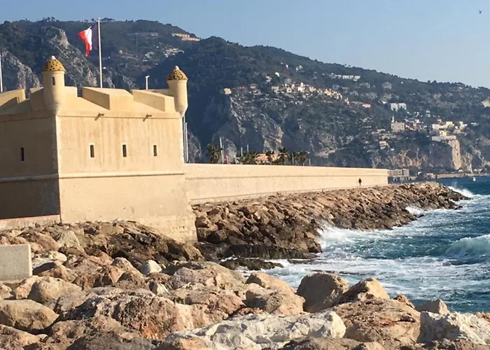 Des Terres Chaudes Proche Bord De * Menton