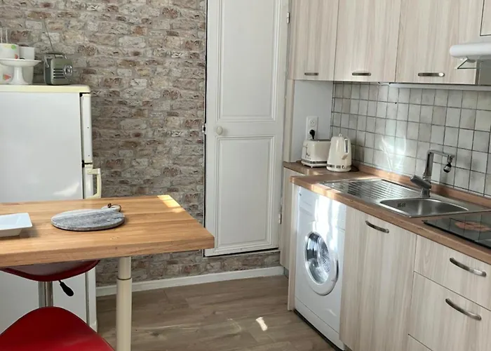 Des Terres Chaudes Proche Bord De Апартаменты Ментона